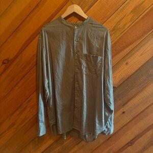 Men’s 100% linen Uniqlo Olive green Casual Button-Down Shirt